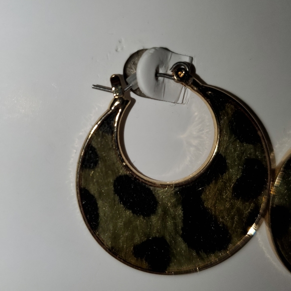 NEW Time and Tru Faux Fur Earring and Bracelet Set - Picture 5 of 6
